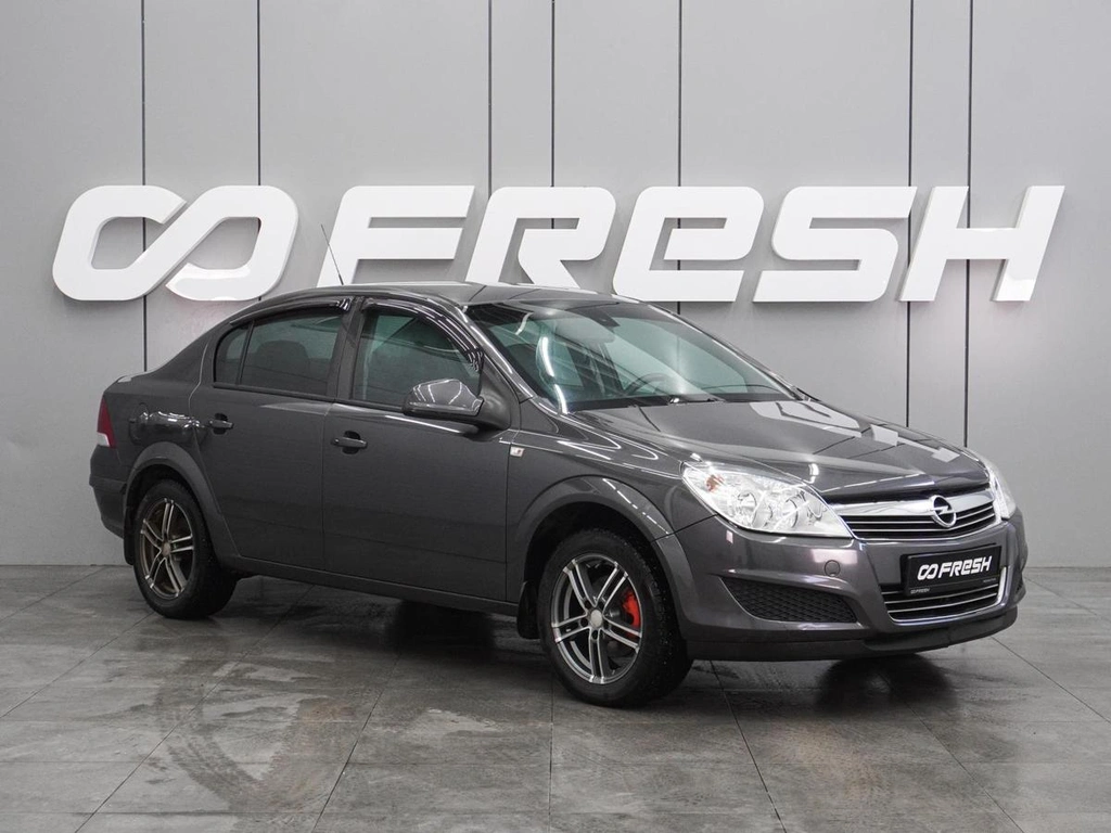 Седан Opel Astra 2011 года, 619000 рублей, Воронеж