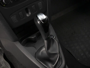 Хетчбэк Renault Sandero 2021 года, 1300000 рублей, Омск