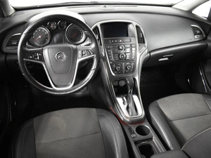 Хетчбэк Opel Astra 2011 года, 779900 рублей, Казань