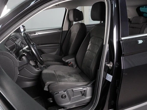 Внедорожник Volkswagen Tiguan 2017 года, 2680000 рублей, Красный Пахарь