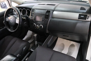 Хетчбэк Nissan Tiida 2013 года, 969000 рублей, Омск