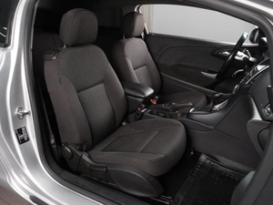 Хетчбэк Opel Astra 2012 года, 899000 рублей, Красный Пахарь