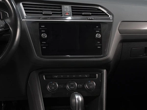 Внедорожник Volkswagen Tiguan 2018 года, 2160000 рублей, Омск