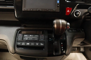 Минивэн Honda Stepwgn 2016 года, 1729000 рублей, Челябинск