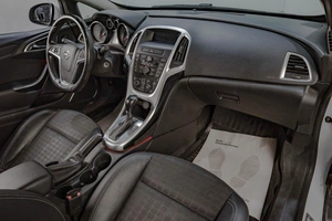 Хетчбэк Opel Astra GTC 2013 года, 1029000 рублей, Челябинск