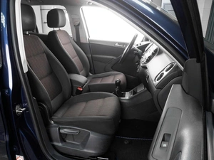 Внедорожник Volkswagen Tiguan 2012 года, 1199000 рублей, Тюмень