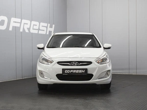 Седан Hyundai Solaris 2013 года, 900000 рублей, Омск