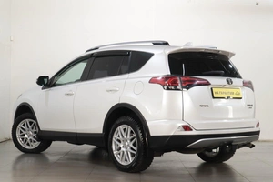 Внедорожник Toyota RAV4 2018 года, 3929000 рублей, Челябинск