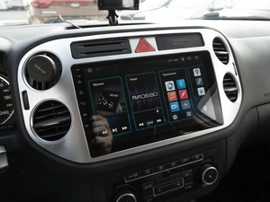 Внедорожник Volkswagen Tiguan 2011 года, 1199000 рублей, Саратов