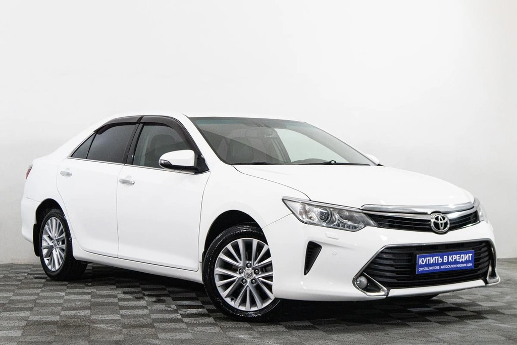 Седан Toyota Camry 2017 года, 2299000 рублей, Сургут