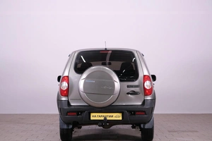 Внедорожник Chevrolet Niva 2011 года, 679000 рублей, Омск