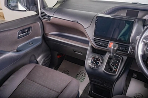 Минивэн Toyota Voxy 2014 года, 2019000 рублей, Томск