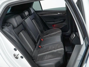 Хетчбэк Volkswagen Golf 2021 года, 2799444 рублей, Москва