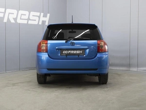 Хетчбэк Toyota Corolla 2004 года, 610000 рублей, Омск