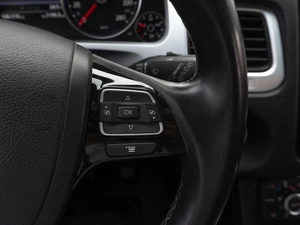 Внедорожник Volkswagen Touareg 2011 года, 2419000 рублей, Саратов