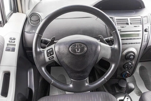Хетчбэк Toyota Yaris 2009 года, 489000 рублей, Барнаул