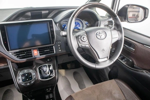 Минивэн Toyota Esquire 2017 года, 2389000 рублей, Барнаул