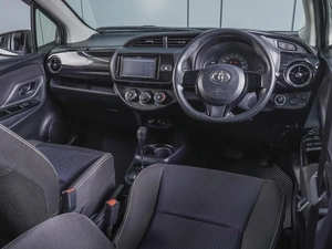 Хетчбэк Toyota Vitz 2018 года, 1420000 рублей, Ростов-на-Дону