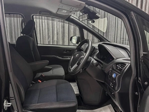 Минивэн Toyota Noah 2020 года, 1950000 рублей, Красноярск