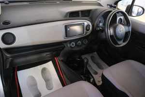 Хетчбэк Toyota Vitz 2011 года, 749000 рублей, Омск