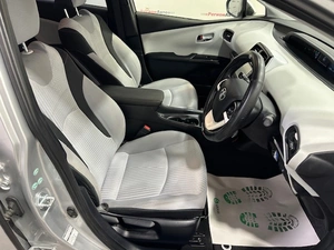 Лифтбек Toyota Prius 2016 года, 1465000 рублей, Красноярск