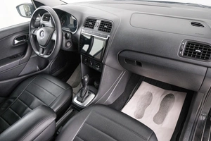 Седан Volkswagen Polo 2016 года, 1099000 рублей, Красноярск