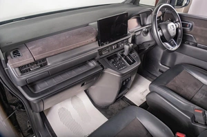 Минивэн Honda Stepwgn Spada 2022 года, 3259000 рублей, Томск