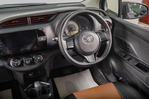 Хетчбэк Toyota Vitz 2017 года, 999000 рублей, Томск