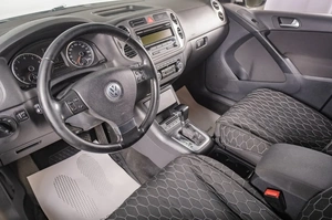 Внедорожник Volkswagen Tiguan 2010 года, 1179000 рублей, Томск