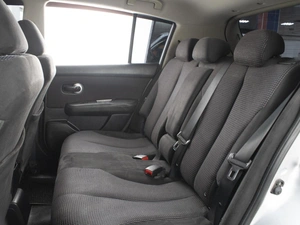 Хетчбэк Nissan Tiida 2011 года, 800000 рублей, Омск