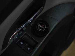 Седан Chevrolet Cruze 2012 года, 899000 рублей, Воронеж