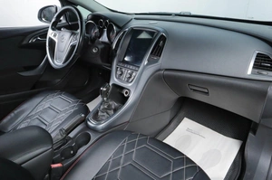Хетчбэк Opel Astra GTC 2012 года, 799000 рублей, Челябинск