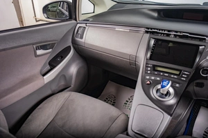 Лифтбек Toyota Prius 2011 года, 1229000 рублей, Томск