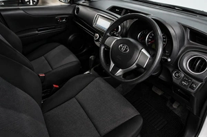 Хетчбэк Toyota Vitz 2013 года, 799000 рублей, Челябинск