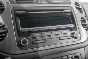 Внедорожник Volkswagen Tiguan 2012 года, 1449000 рублей, Барнаул