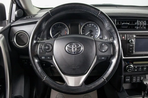 Хетчбэк Toyota Auris 2013 года, 1229000 рублей, Пермь