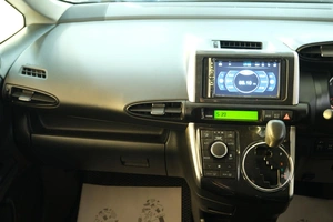 Минивэн Toyota Wish 2012 года, 1239000 рублей, Омск