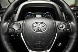 Внедорожник Toyota RAV4 2017 года, 2799000 рублей, Ульяновск