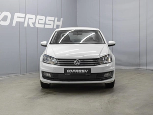 Седан Volkswagen Polo 2017 года, 950000 рублей, Омск