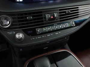 Седан Lexus LS 2018 года, 3900055 рублей, Москва
