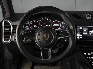 Внедорожник Porsche Cayenne 2018 года, 6980000 рублей, Омск