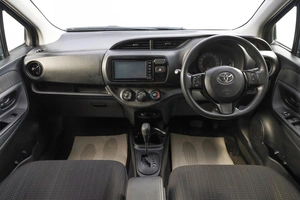 Хетчбэк Toyota Vitz 2018 года, 1179000 рублей, Новосибирск