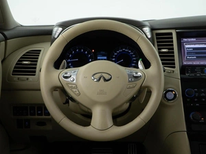 Внедорожник Infiniti QX70 2015 года, 2549999 рублей, Москва