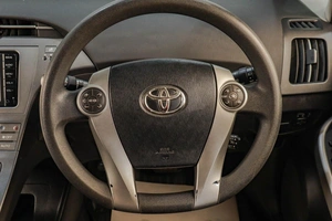 Лифтбек Toyota Prius 2015 года, 1539000 рублей, Челябинск