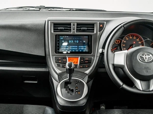 Хетчбэк Toyota Ractis 2011 года, 900000 рублей, Красноярск