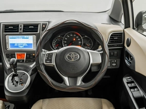 Хетчбэк Toyota Ractis 2013 года, 1150000 рублей, Красноярск