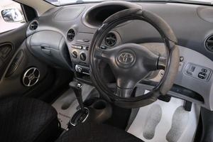 Хетчбэк Toyota Vitz 2002 года, 429000 рублей, Омск