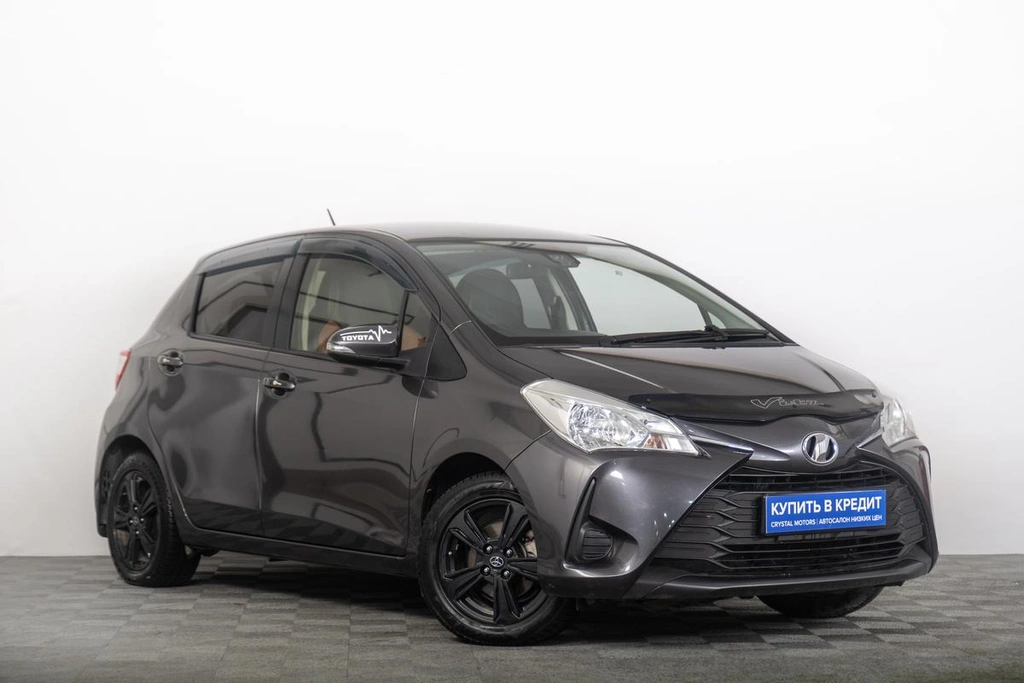 Хетчбэк Toyota Vitz 2017 года, 999000 рублей, Томск