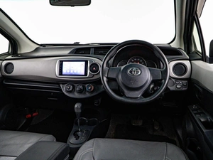 Хетчбэк Toyota Vitz 2012 года, 777077 рублей, Москва