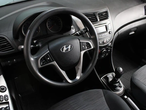 Седан Hyundai Solaris 2016 года, 895000 рублей, Омск